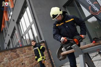 В Університеті відбулись показово-практичні заняття із застосуванням сучасного гідравлічного аварійно-рятувального обладнання