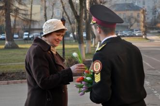 Курсанти вітають жінок університету з святом весни - 8 березня