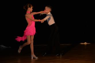 Вона одна- всьому причина, у ній початок і кінець Вона одна- всьому причина, у ній початок і кінець