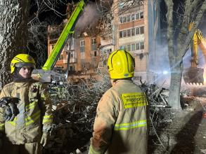 Курсанти, викладачі та психологи ЛДУБЖД працюють на місці російського удару по Тернополю Курсанти, викладачі та психологи ЛДУБЖД працюють на місці російського удару по Тернополю