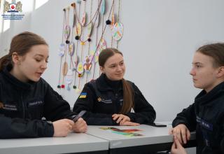 Метафоричні асоціативні карти як ключ до особистісного і професійного саморозвитку психолога