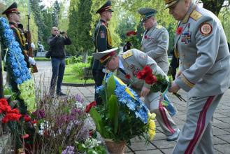 Ректор Університету взяв участь у заходах з нагоди Дня перемоги над нацизмом у Другій світовій війні Ректор Університету взяв участь у заходах з нагоди Дня перемоги над нацизмом у Другій світовій війні