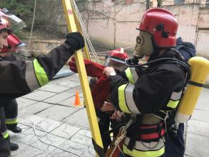 Кафедрою  пожежної тактики та аварійно-рятувальних робіт було організовано та проведено практичне заняття за темою «Робота в апаратах та стисненому повітрі в обмеженому просторі»