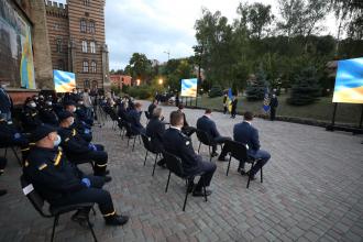 Лауреати Всеукраїнської акції "Герой-рятувальник року" отримали нагороди від Глави Держави