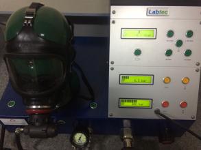 В навчальній пожежно-рятувальній частині Університету проведені заняття з особовим складом чергових караулів щодо перевірки апаратів на стисненому повітрі спеціальною випробувальною станцією LABTEC LABRONIK 1500 