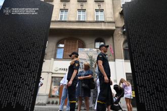 Світло пам'яті та вдячності: представники університету відвідали меморіал полеглим захисникам Світло пам'яті та вдячності: представники університету відвідали меморіал полеглим захисникам