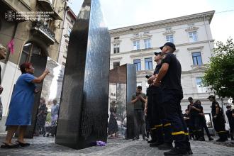 Світло пам'яті та вдячності: представники університету відвідали меморіал полеглим захисникам Світло пам'яті та вдячності: представники університету відвідали меморіал полеглим захисникам