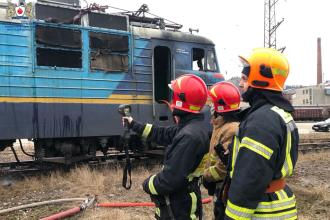 Курсанти ЛДУБЖД ліквідовували пожежу в поїзді