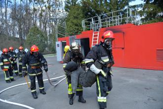 Практичне відпрацювання сценаріїв навчальних вправ на спеціальному пересувному навчальному вогневому комплексі-симуляторі для пожежних-рятувальників Fire Trainer