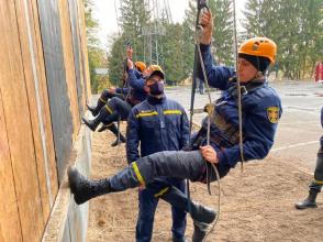 На базі навчально-спортивного комплексу Університету проводяться практичні заняття на навчальній башті