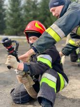 Упродовж цього тижня курсанти 3-го курсу ступеня вищої освіти бакалавр спеціальності 261 «Пожежна безпека» розпочали вдосконалювати практичні навики з дисципліни «Пожежна тактика» на базі навчально-тренувального полігону Університету.
