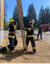 На базі навчально-спортивного комплексу Університету відбулось практичне заняття на тему «Гасіння пожеж на поверхах будівель»