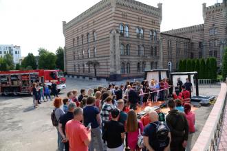Науково-педагогічні працівники Університету навчають мешканців Львова правилам поведінки у разі хімічної та радіаційної загрози