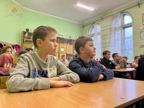 Рятувальники ЛДУ БЖД навчають львівських школярів правил пожежної безпеки 