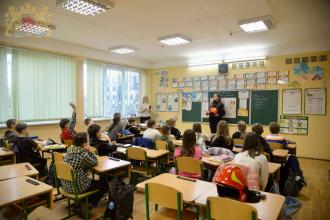 Рятувальники ЛДУ БЖД навчають львівських школярів правил пожежної безпеки 