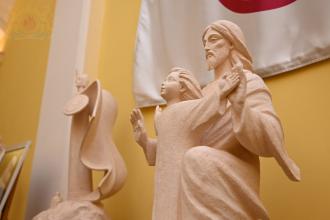 «Молитва у скульптурі»: в Університеті відкрито виставку творчих робіт Олексія Леонова