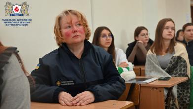 Воєнний досвід та психологічна підтримка: для здобувачів вищої освіти ЛДУ БЖД відбулась зустріч із піротехніком