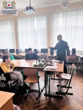 Віктор Ковальчук навчає львівських школярів правил поведінки під час хімічних та радіаційних загроз та безпекової поведінки при виявленні вибухонебезпечних предметів