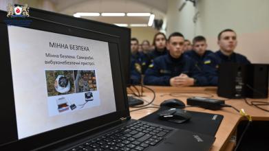 Майбутні перекладачі удосконалюють навички військового перекладу