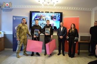 Здобувачі освітньої програми «Комп’ютерні науки» нагороджені за результатами Першого хакатону з питань виховання доброчесності та запобігання корупції в секторі безпеки та оборони України Здобувачі освітньої програми «Комп’ютерні науки» нагороджені за результатами Першого хакатону з питань виховання доброчесності та запобігання корупції в секторі безпеки та оборони України