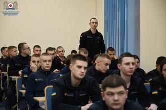 Війна зсередини: в Університеті відбулась зустріч курсантів з військовим Богданом Осадчим 