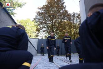 Першокурсники опановують навички пожежно-рятувальної справи