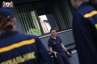 Першокурсники опановують навички пожежно-рятувальної справи