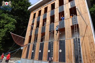 ЯСКРАВА ПРИГОДА ЮНИХ РЯТУВАЛЬНИКІВ ПРОДОВЖУЄТЬСЯ ЯСКРАВА ПРИГОДА ЮНИХ РЯТУВАЛЬНИКІВ ПРОДОВЖУЄТЬСЯ