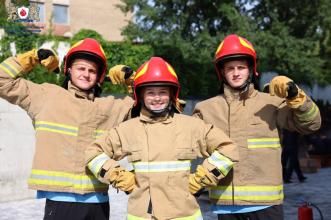 ЯСКРАВА ПРИГОДА ЮНИХ РЯТУВАЛЬНИКІВ ПРОДОВЖУЄТЬСЯ ЯСКРАВА ПРИГОДА ЮНИХ РЯТУВАЛЬНИКІВ ПРОДОВЖУЄТЬСЯ