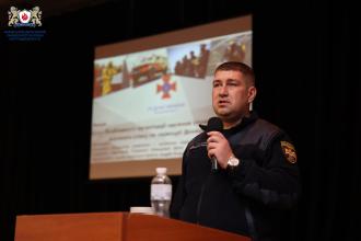 Рятувальник з Донеччини провів лекцію для курсантів ЛДУБЖД