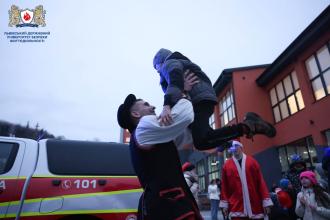 Святкова казка для внутрішньо переміщених осіб: День Святого Миколая в ЛДУБЖД