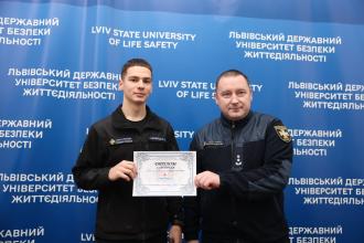 Adjunct: інтелектуальна дуель науки, змагання розумного з прекрасним