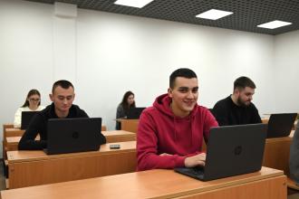 Adjunct: інтелектуальна дуель науки, змагання розумного з прекрасним