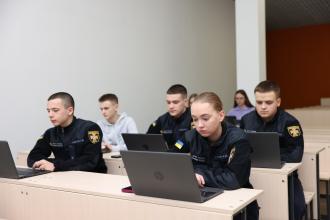 Adjunct: інтелектуальна дуель науки, змагання розумного з прекрасним