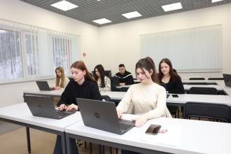 Adjunct: інтелектуальна дуель науки, змагання розумного з прекрасним