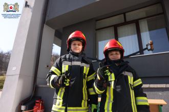 Важливі знання та щирі емоції: школярі Львова спробували себе у ролі рятувальників
