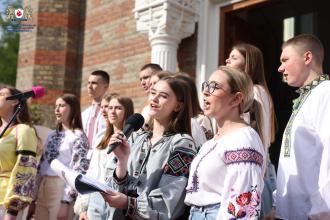 Відродження давніх традицій: гаївки біля Церкви Покрови Пресвятої Богородиці 