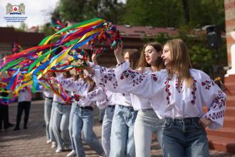 Відродження давніх традицій: гаївки біля Церкви Покрови Пресвятої Богородиці 