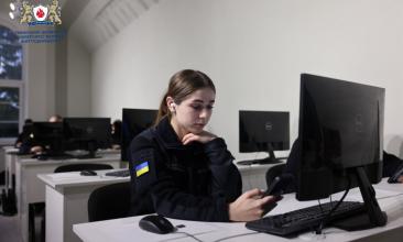 Викладачка з США навчає курсантів ЛДУБЖД у межах програми Virtual Educator Program 2025–2026