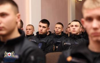 Ветеран війни Тарас Сівак ділиться власним досвідом із майбутнім поколінням рятувальників