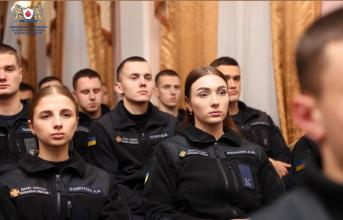 Ветеран війни Тарас Сівак ділиться власним досвідом із майбутнім поколінням рятувальників
