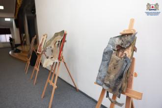 В ЛДУБЖД відбулася виставка «Ікони на ящиках з-під озброєнь» В ЛДУБЖД відбулася виставка «Ікони на ящиках з-під озброєнь»