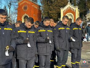 Представники Львівського державного університету безпеки життєдіяльності вшанували пам’ять Героїв Небесної Сотні Представники Львівського державного університету безпеки життєдіяльності вшанували пам’ять Героїв Небесної Сотні