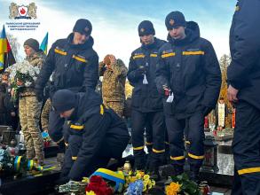 Представники Львівського державного університету безпеки життєдіяльності вшанували пам’ять Героїв Небесної Сотні Представники Львівського державного університету безпеки життєдіяльності вшанували пам’ять Героїв Небесної Сотні
