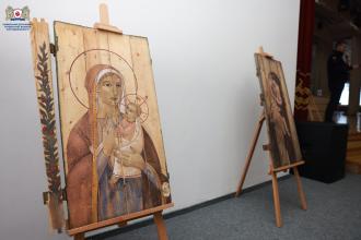 В ЛДУБЖД відбулася виставка «Ікони на ящиках з-під озброєнь» В ЛДУБЖД відбулася виставка «Ікони на ящиках з-під озброєнь»