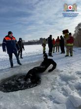 Майбутні рятувальники відпрацьовують практичні навички на водоймі