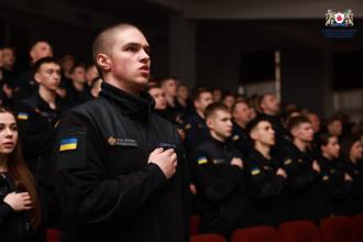 В університеті вшанували пам’ять загиблих у роковини повномасштабної війни В університеті вшанували пам’ять загиблих у роковини повномасштабної війни