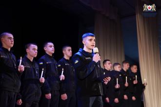 В університеті вшанували пам’ять загиблих у роковини повномасштабної війни В університеті вшанували пам’ять загиблих у роковини повномасштабної війни