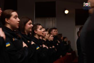 В університеті вшанували пам’ять загиблих у роковини повномасштабної війни В університеті вшанували пам’ять загиблих у роковини повномасштабної війни
