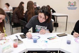 Арт-терапевтична практика як метод емоційної саморегуляції та інструмент роботи майбутніх психологів: в ЛДУБЖД відбувся тренінг 